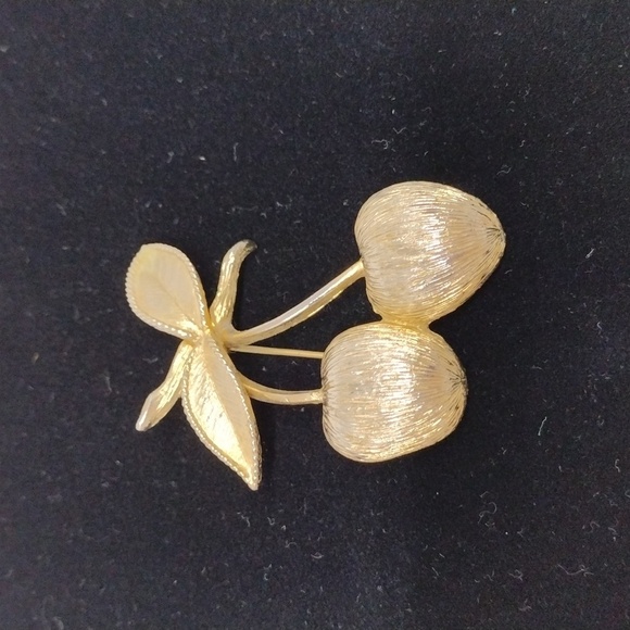 Vintage 1960's Sarah Coventry Golden Cherries Brooch Pin - Picture 2 of 7